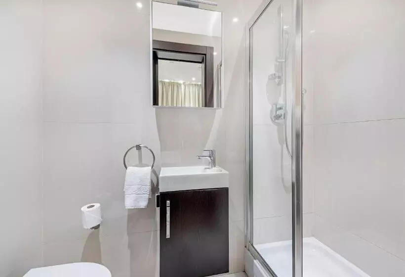 エクゼクティブアパートメントの3ベッドルーム, 130 Queen S Gate Apartments