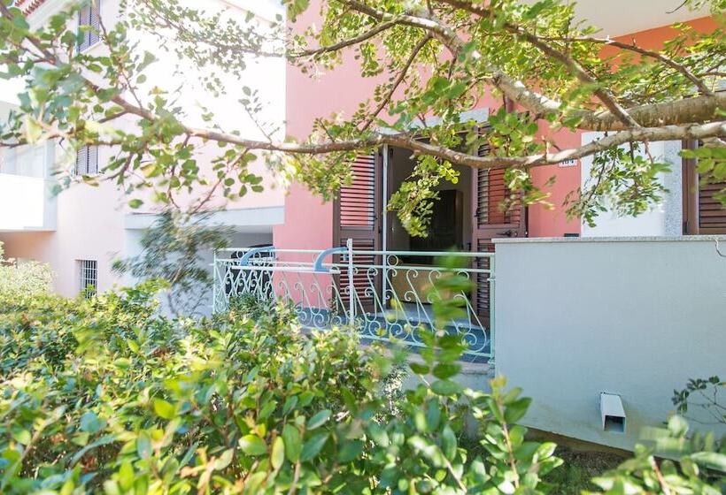 스탠다드 스튜디오, Albergo Residenziale Gli Ontani