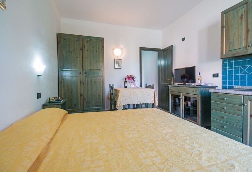스탠다드 스튜디오, Albergo Residenziale Gli Ontani