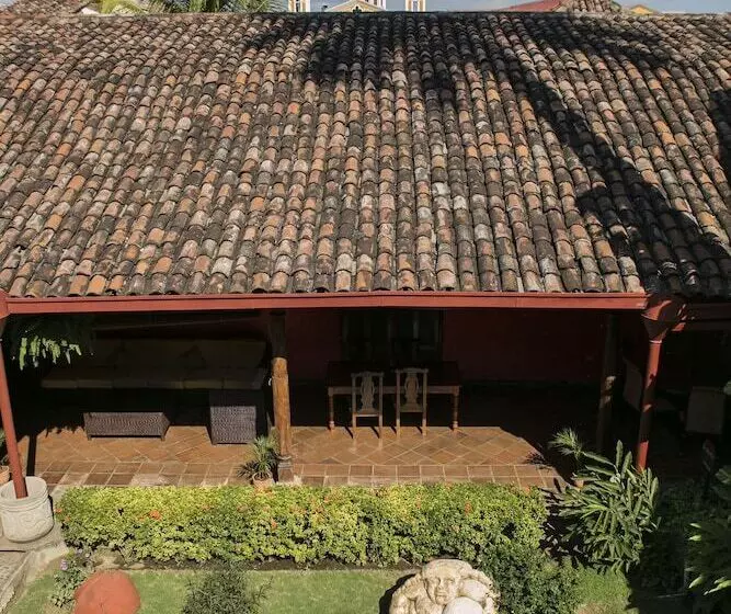 سوییت جونیور, Casa Del Consulado