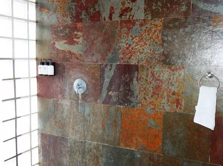 سوییت جونیور, Casa Del Consulado