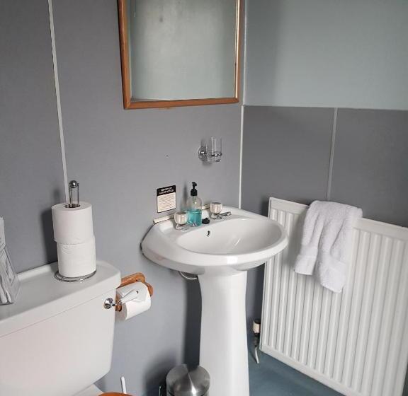 غرفة كلاسيكية ثلاثية, Cedar Villa Guest House