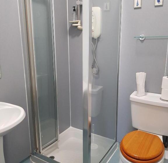 غرفة قياسية ثلاثية, Cedar Villa Guest House