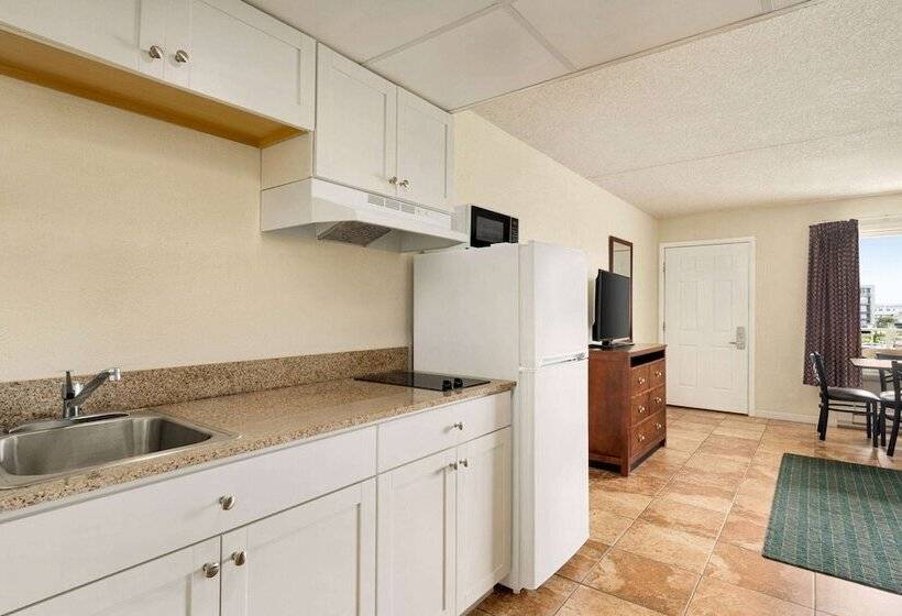 디럭스 스위트, Sands Motel