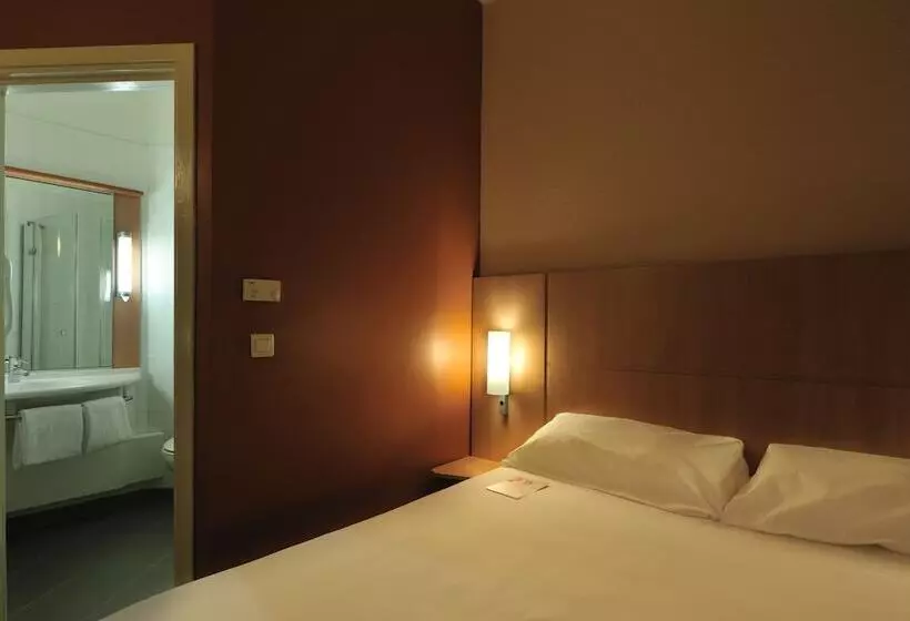 Pokój Standard, Ibis Dakar