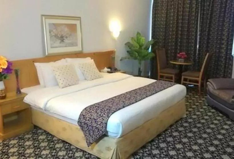 اتاق لوکس با تخت بزرگ, Phoenicia Tower