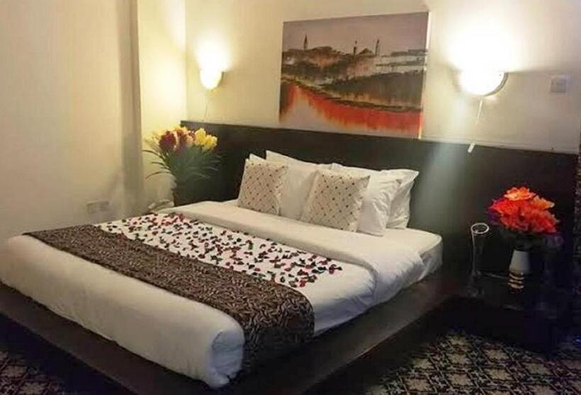 اتاق لوکس با تخت بزرگ, Phoenicia Tower