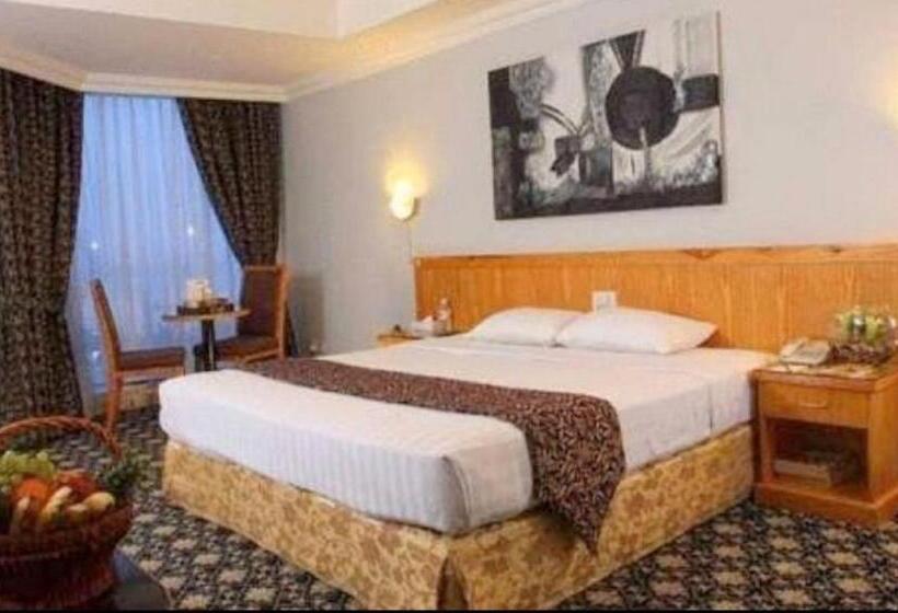 اتاق لوکس با تخت بزرگ, Phoenicia Tower