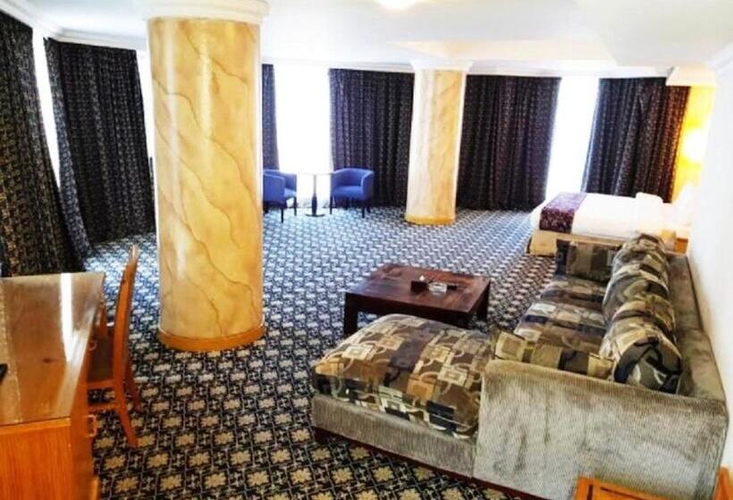 سوییت خانوادگی, Phoenicia Tower