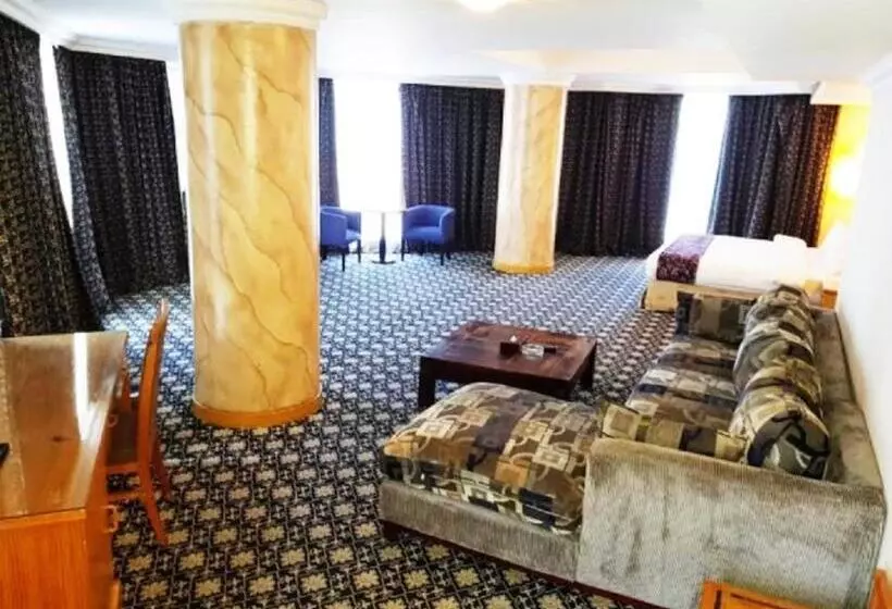 سوییت خانوادگی, Phoenicia Tower