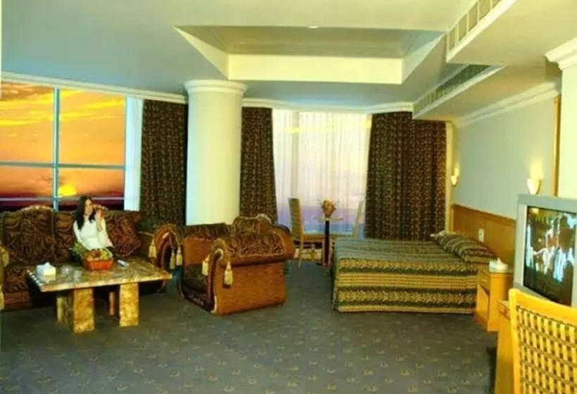 سوییت خانوادگی, Phoenicia Tower