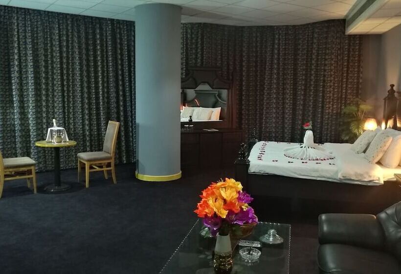 سوییت خانوادگی, Phoenicia Tower