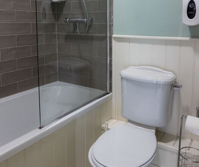 اتاق استاندارد با چشم‌انداز دریا, The Clarendon