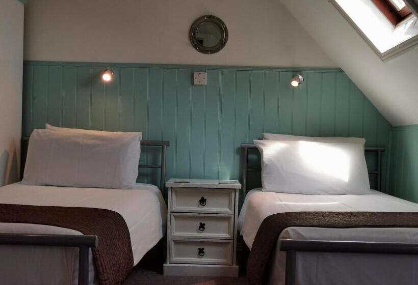 غرفة عائلية, The Elmfield