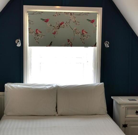 غرفة عائلية, The Elmfield