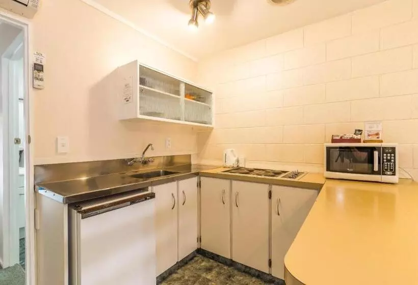 バルコニー付き１ベッドルームアパートメント, Judges Pool Motel Turangi