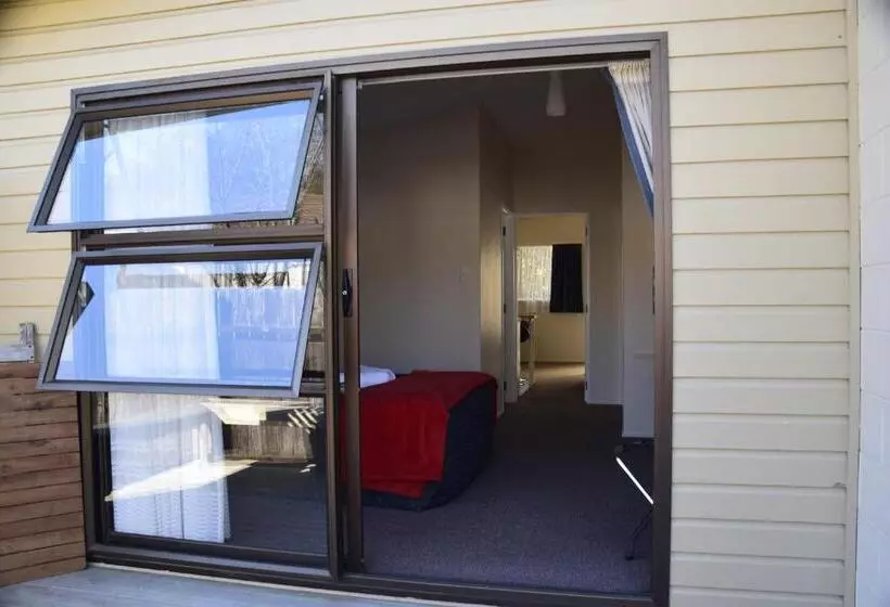 バルコニー付き１ベッドルームアパートメント, Judges Pool Motel Turangi