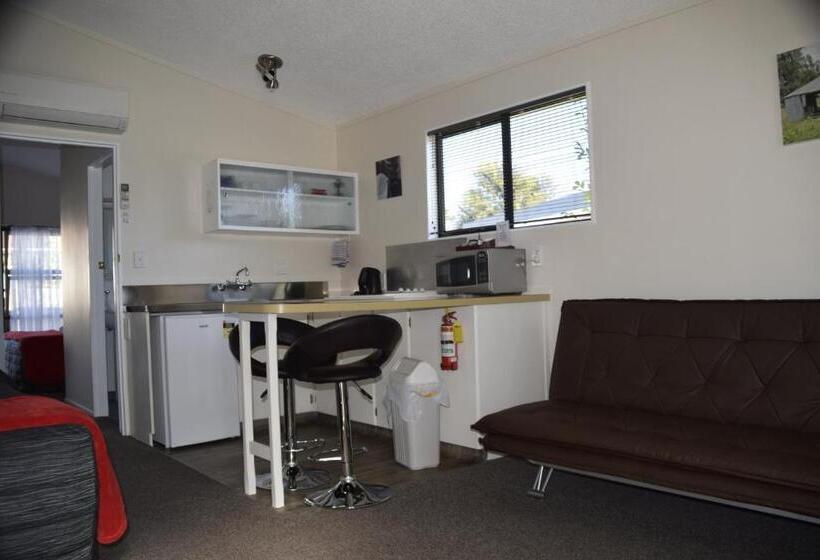 Апартаменты 1 Спальня с Балконом, Judges Pool Motel Turangi