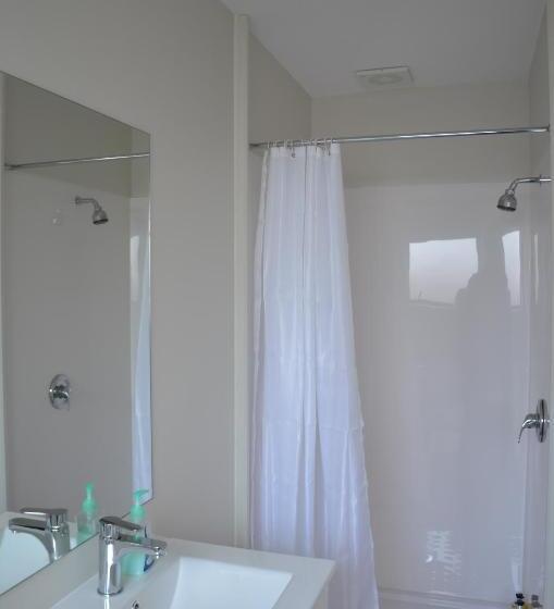 Студия Стандарт, Judges Pool Motel Turangi