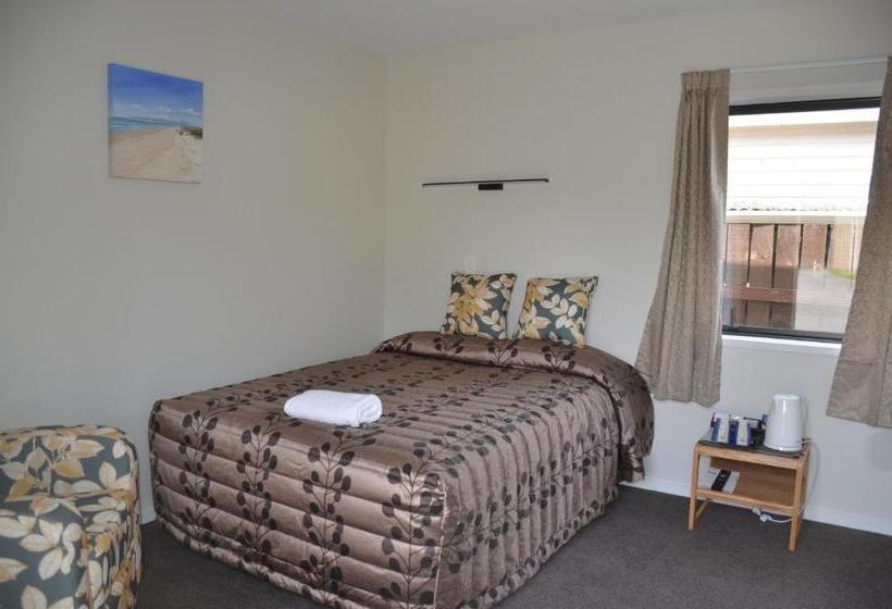 Студия Стандарт, Judges Pool Motel Turangi