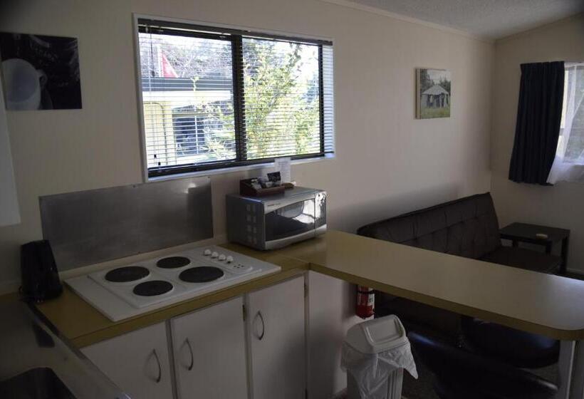 Апартаменты 1 Спальня с Балконом, Judges Pool Motel Turangi