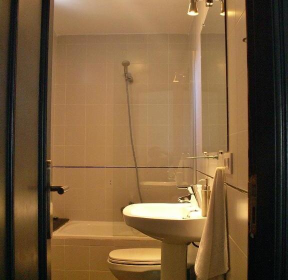 تختخواب در اتاق مشترک, Oasis Backpackers' Toledo