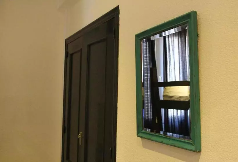 تختخواب در اتاق مشترک, Oasis Backpackers' Toledo