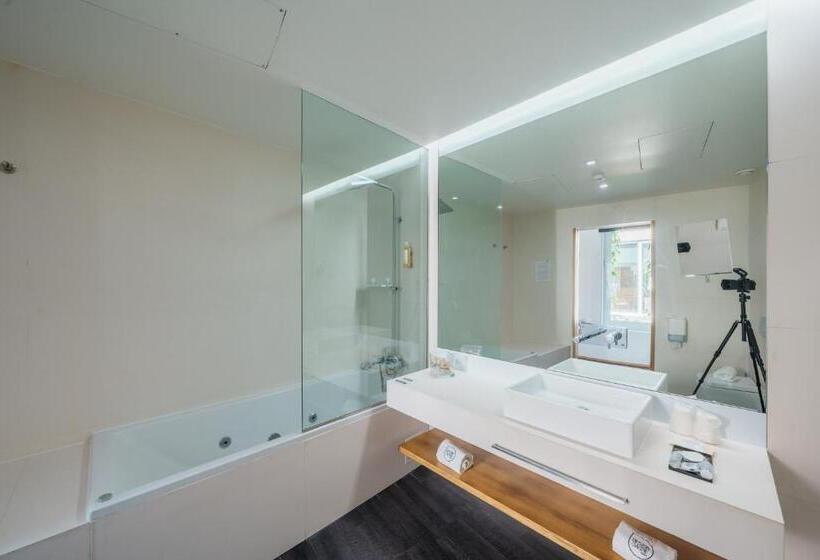 패밀리 룸, Design & Wine