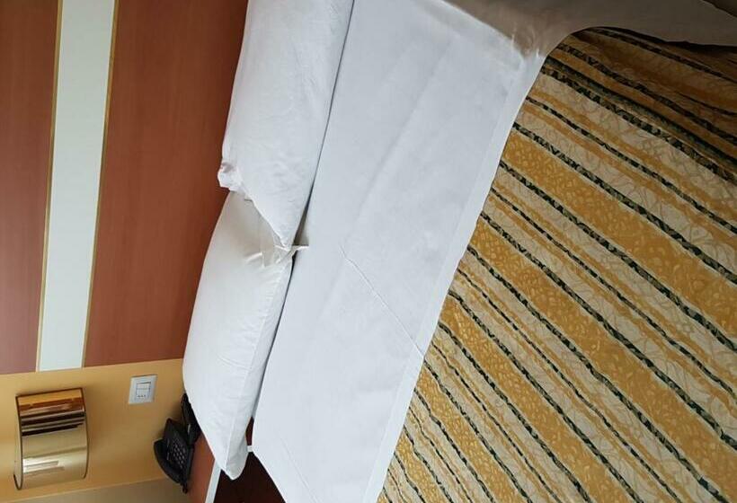 חדר אקונומי, Gf