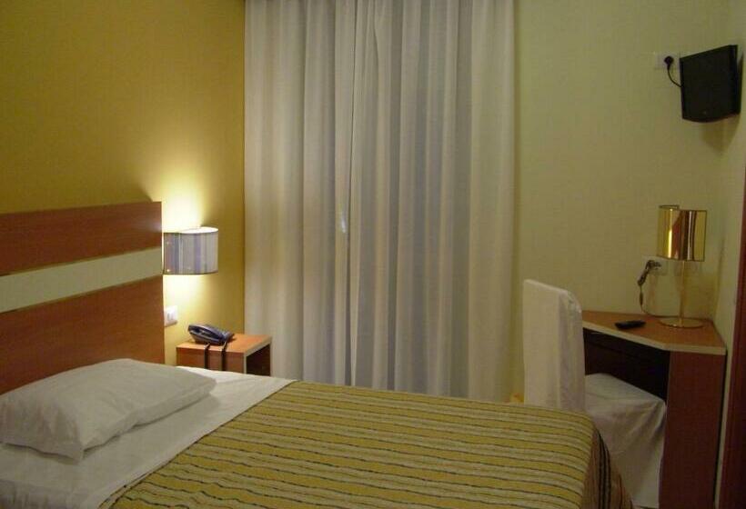 חדר סטנדרט יחיד, Gf