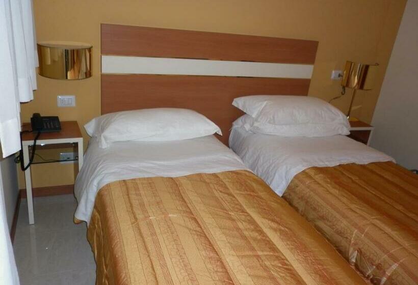 חדר סטנדרט עם מרפסת, Gf