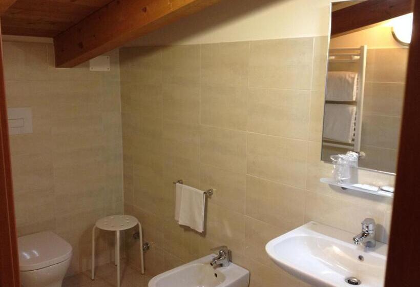 חדר קלאסי, Gf