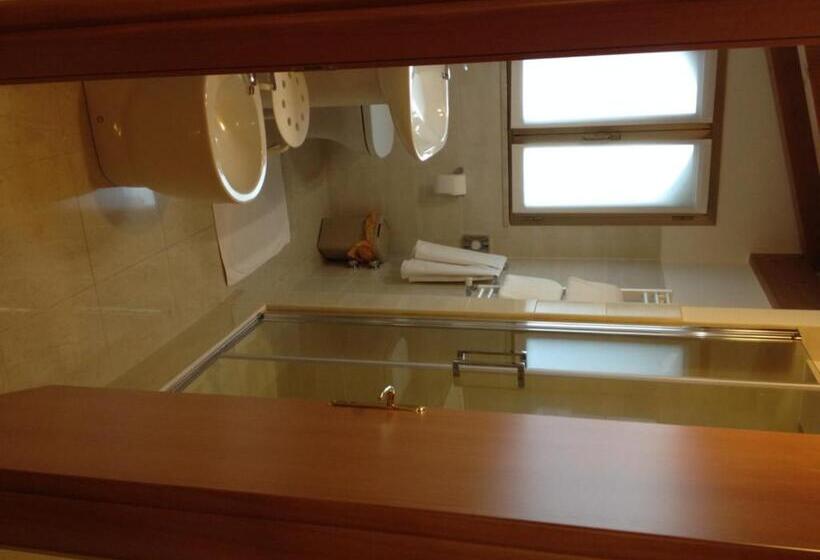 חדר קלאסי, Gf