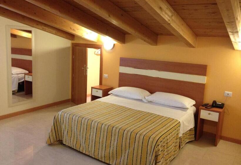 חדר קלאסי, Gf