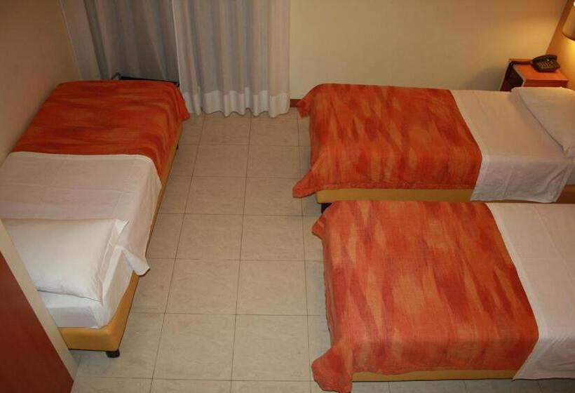 חדר סטנדרט לשלושה עם מרפסת, Gf