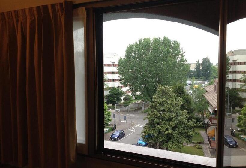 חדר קלאסי, Gf