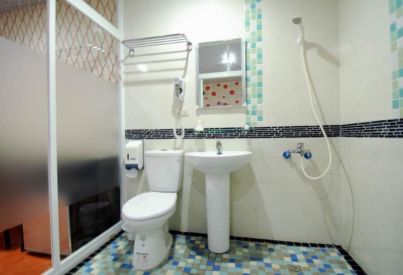 اتاق استاندارد, Happiness Inn