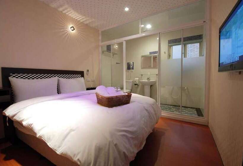 اتاق استاندارد, Happiness Inn