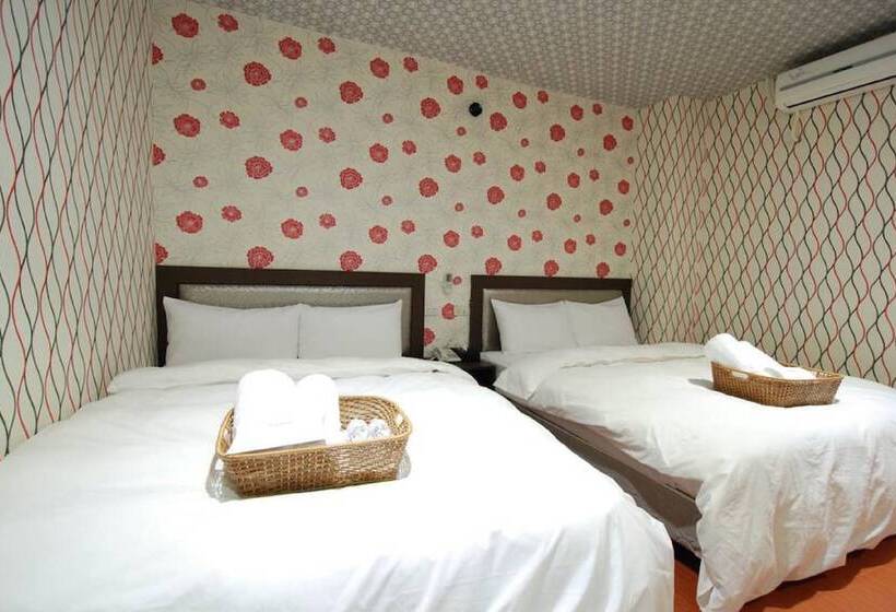 اتاق خانوادگی, Happiness Inn