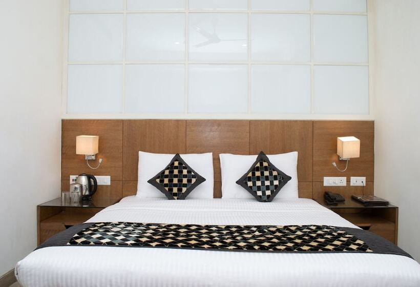 이그제큐티브 룸, Hari Piorko