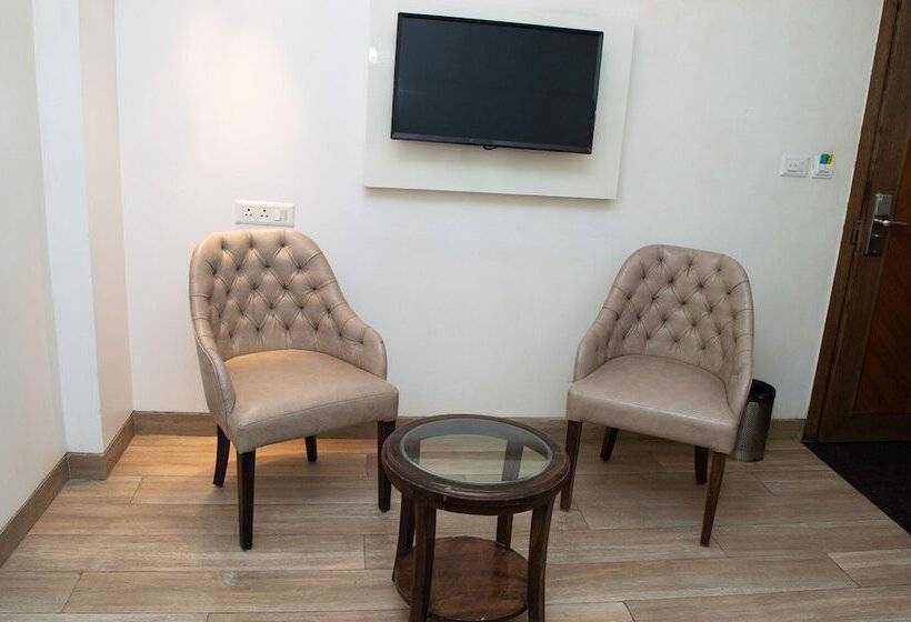 이그제큐티브 룸, Hari Piorko