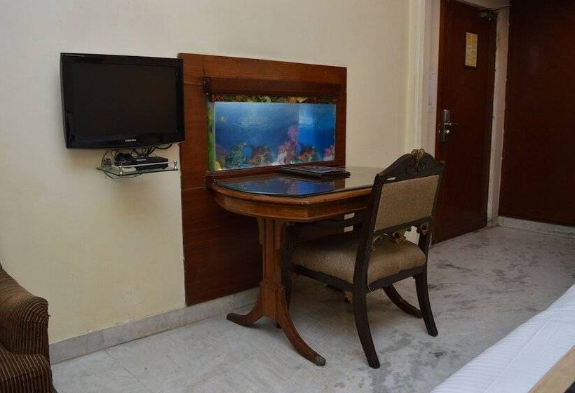 디럭스 룸, Hari Piorko