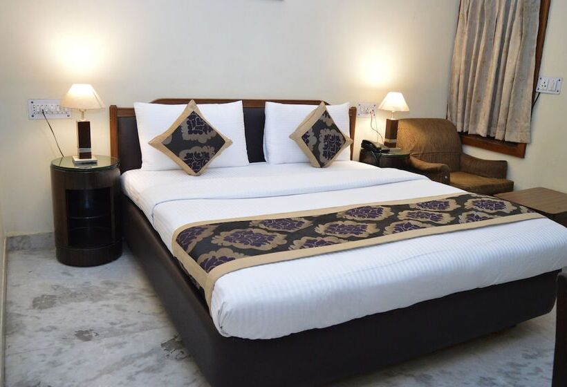 디럭스 룸, Hari Piorko