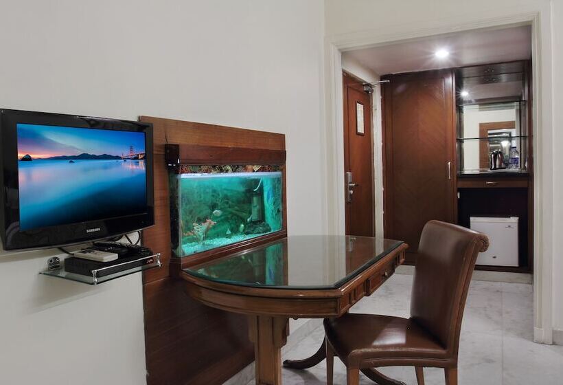 디럭스 룸, Hari Piorko