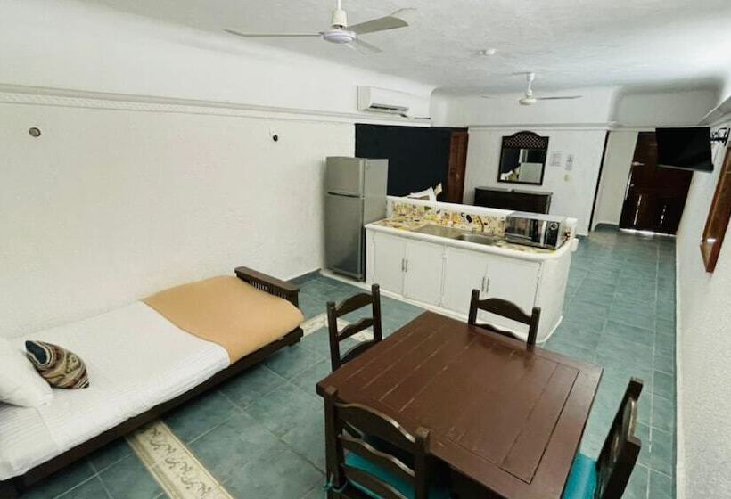 标准工作室, Mayan Art Hotel 10 Avenue