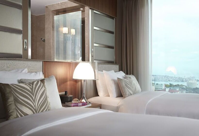 اتاق لوکس با چشمانداز شهر, Renaissance Istanbul Polat Bosphorus