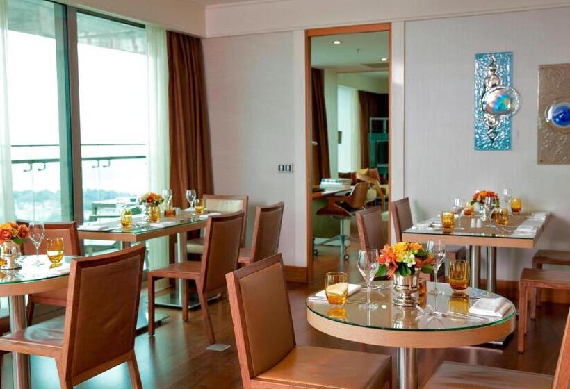 Полулюкс Вид на Город, Renaissance Istanbul Polat Bosphorus