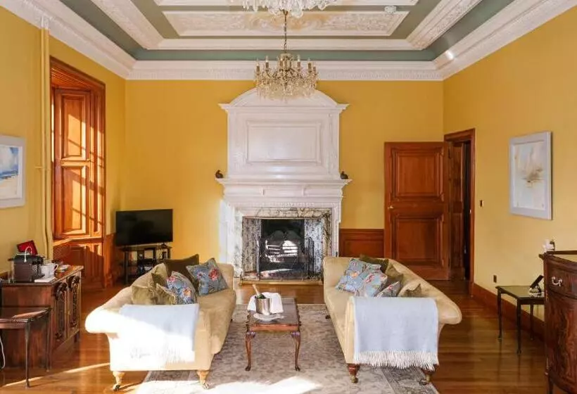Suite with Hot Tub, Glencoe House