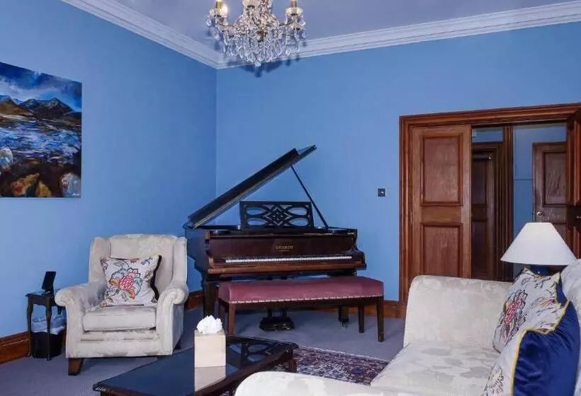 Suite, Glencoe House