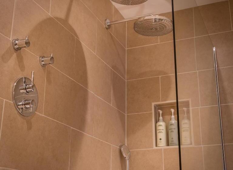 غرفة قياسية, Glencoe House